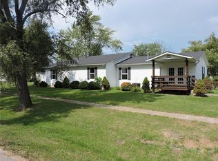 611 Lehnen St, Wellsville, MO 63384