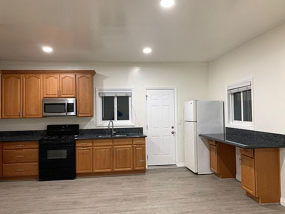 2nd image of 337 El Camino Dr