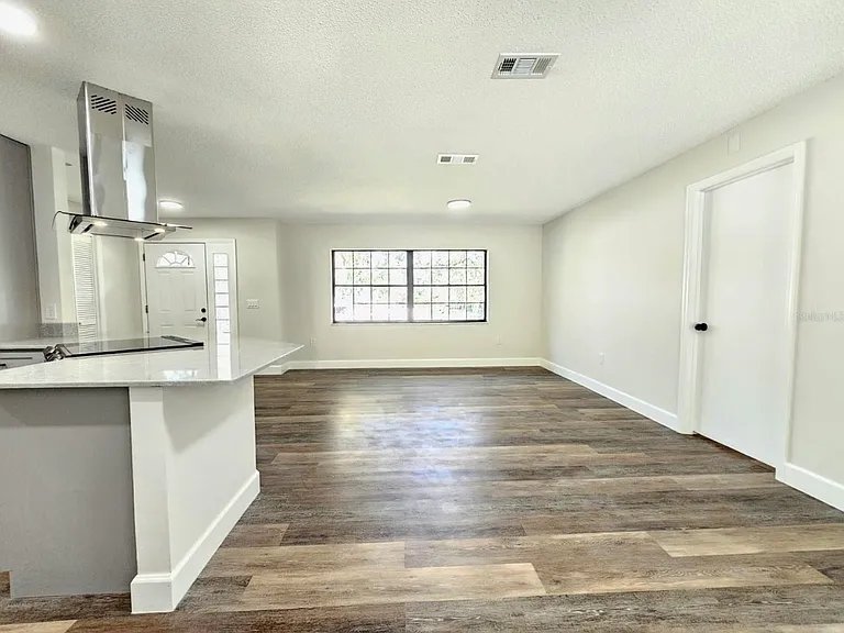 1151 N Commerce Ter — Photo 12