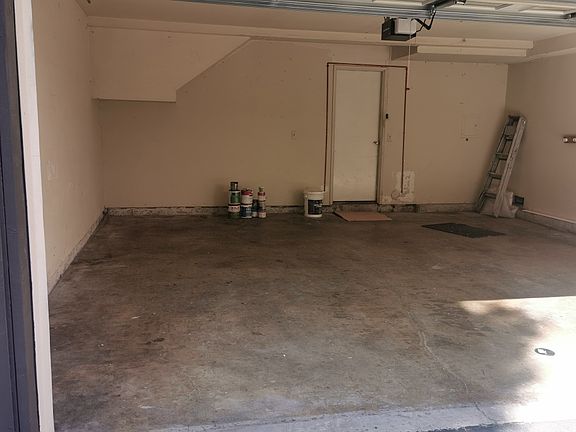5th image of 666 W 18th St #5