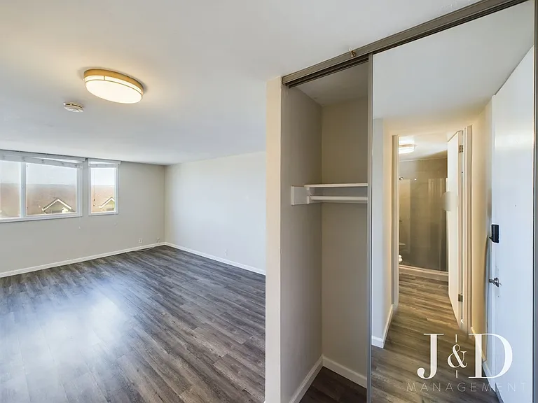Newly Renovated Units Near the Beach with Parking — Photo 21
