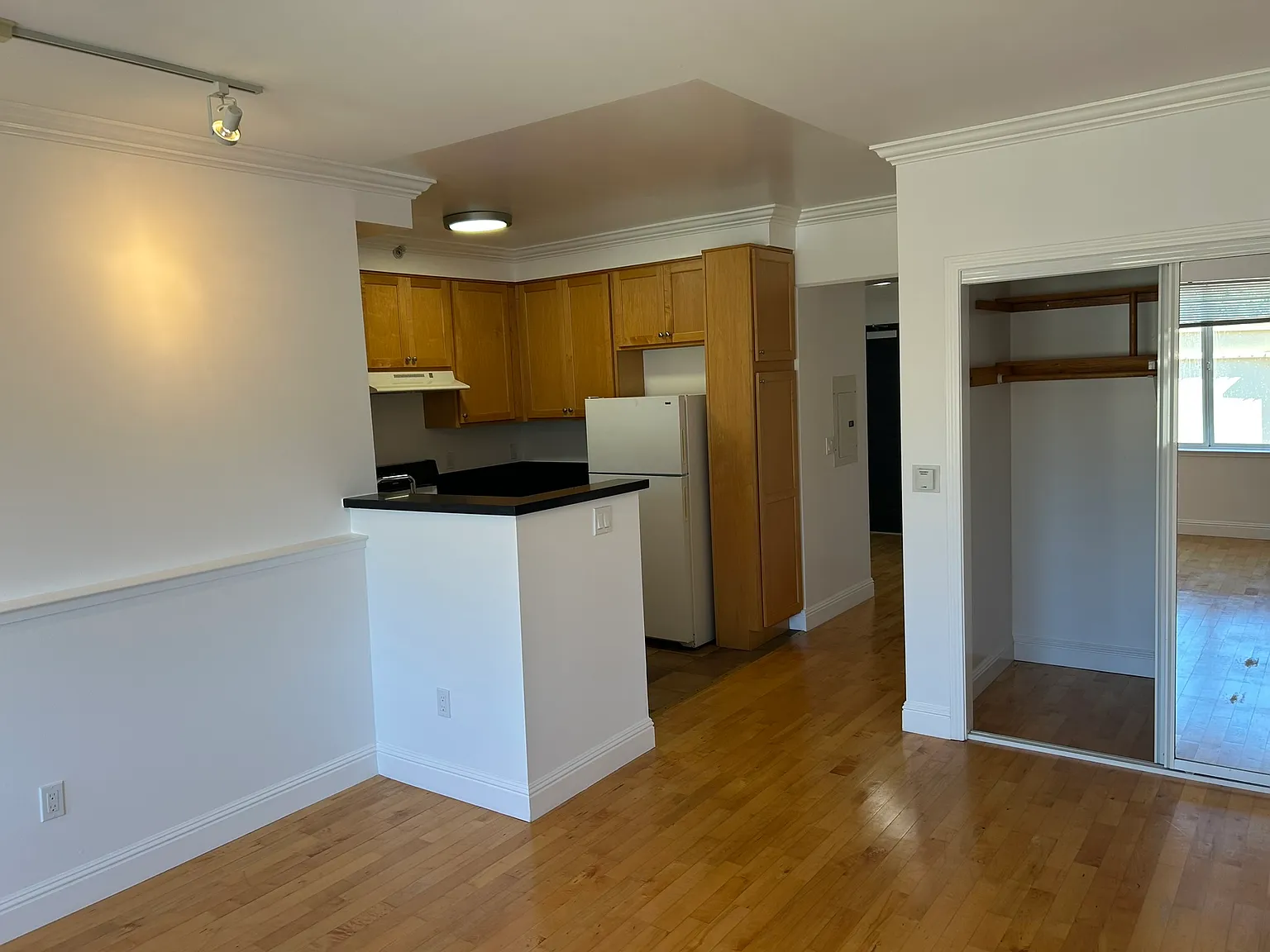 Studio, 525 sqft, $4,150 — Photo 4
