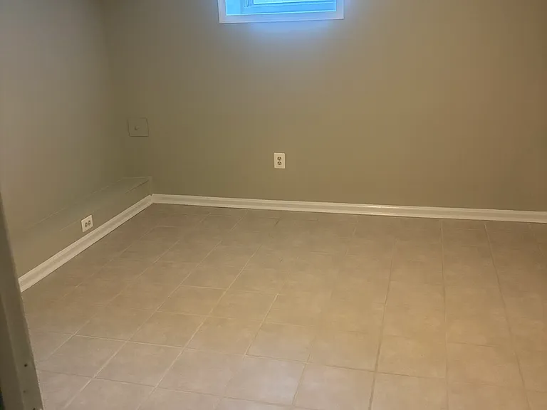 534 E Luray Ave — Photo 18