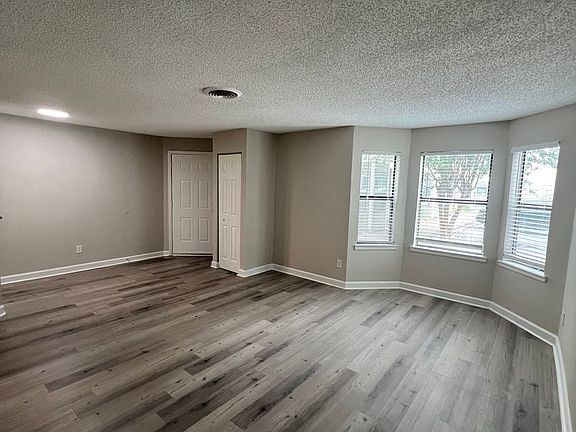 4th image of 415 W 10th St #413-7C
