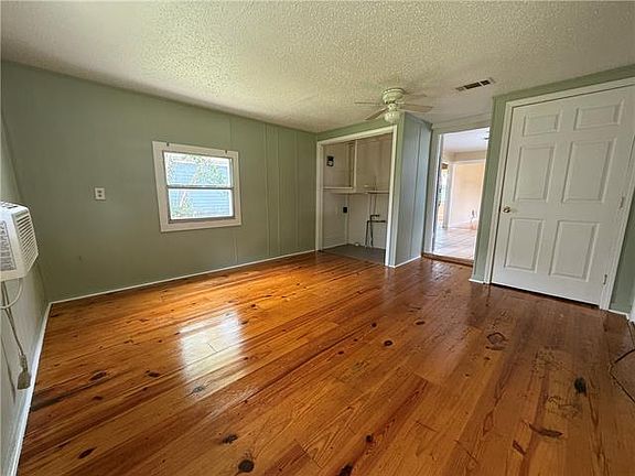 5th image of 502 Ellington Ave