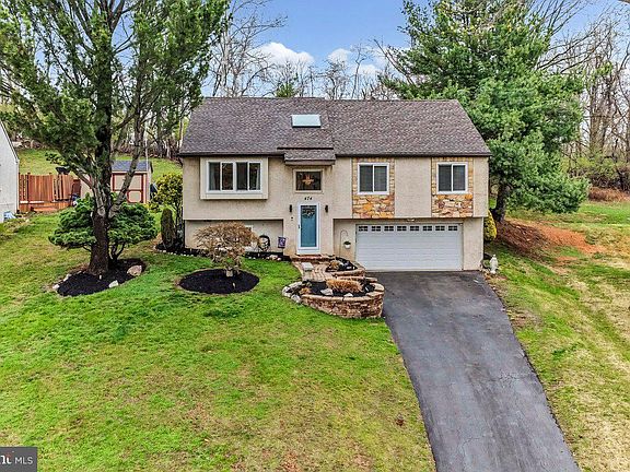 3rd image of 474 Ridge Ln