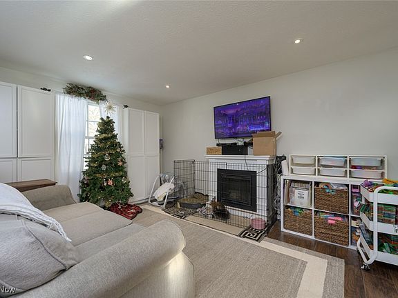2nd image of 1302 Carol Dr