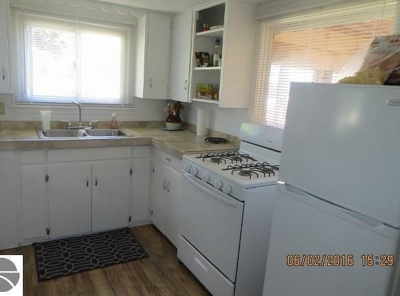 4th image of 110 Eureka St