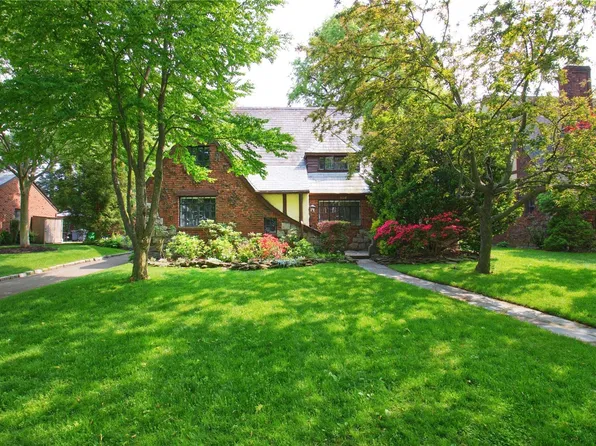 106 Meadow Street, Garden City, NY 11530