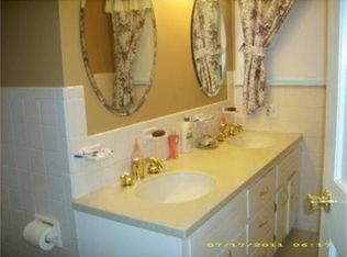 12 Woodcrest Dr, Tewksbury, MA 01876