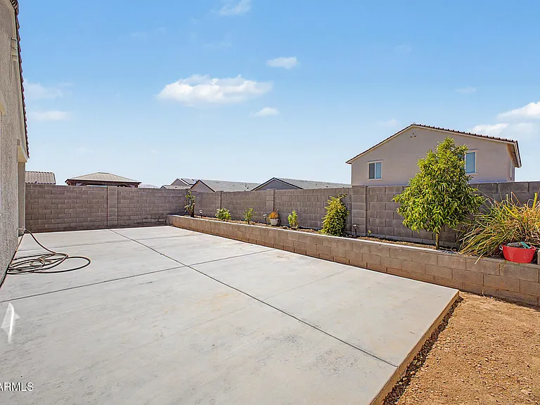 17865 W Daley Ln — Photo 31