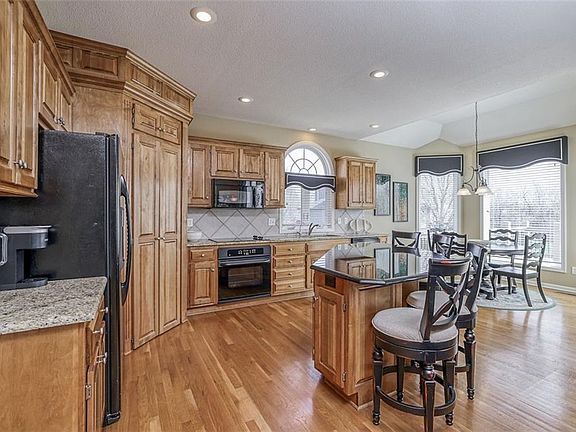 3rd image of 17743 S Roundtree Dr