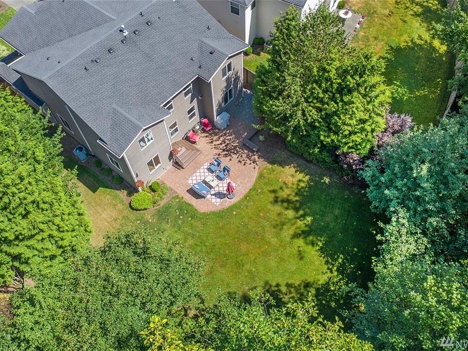 Aerial views of the gorgeous lush backyard retreat