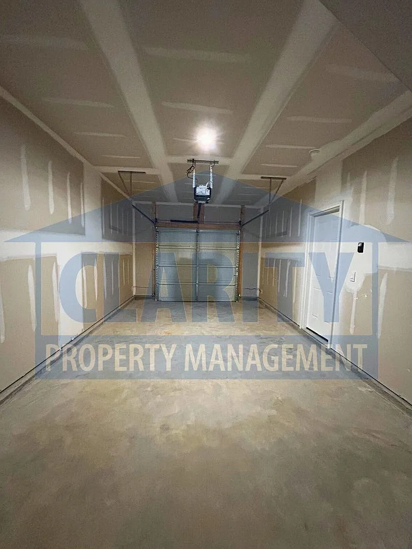Newly built four bedroom townhome! — Photo 4