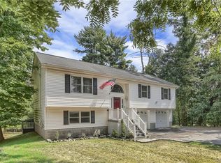 14 Mountain View Rd, Poughkeepsie, NY 12603
