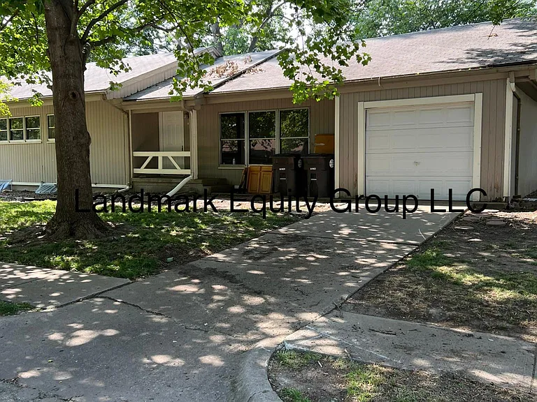 402 Whisper Ln — Photo 1