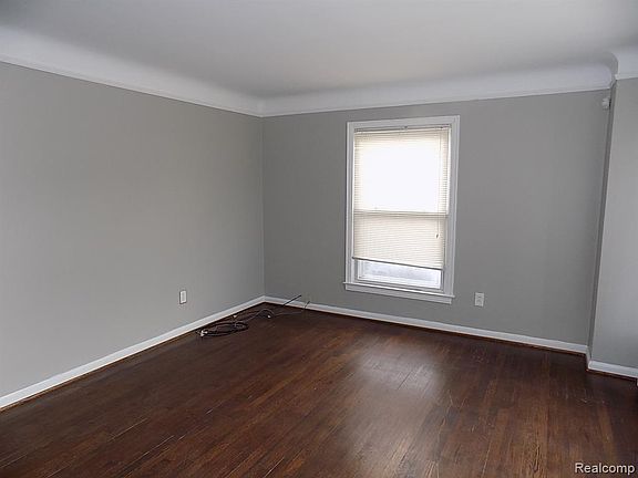 3rd image of 28764 Fairfax St