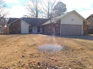 3205 Phoenix Dr, Muskogee, OK 74403