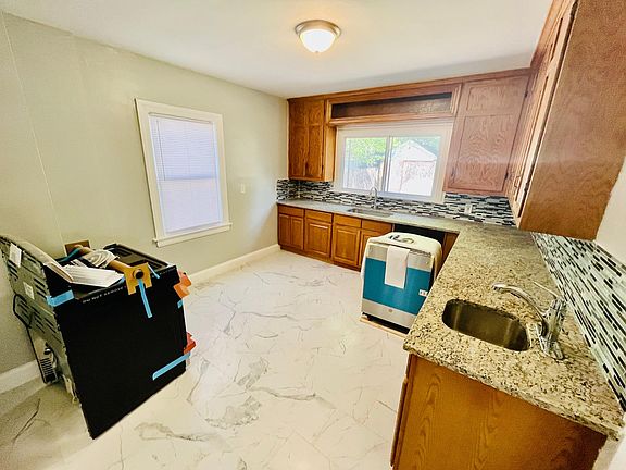 5th image of 605 Winthrop Ave