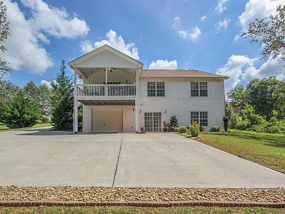 3rd image of 2031 Cherokee Dr