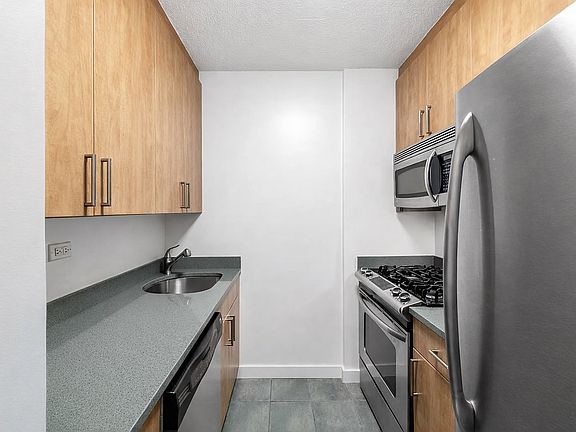5th image of 300 E 40th St APT 3S