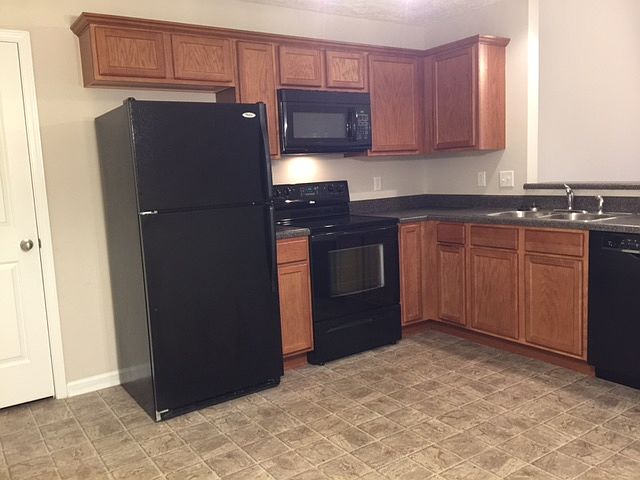 Kitchen w/pantry