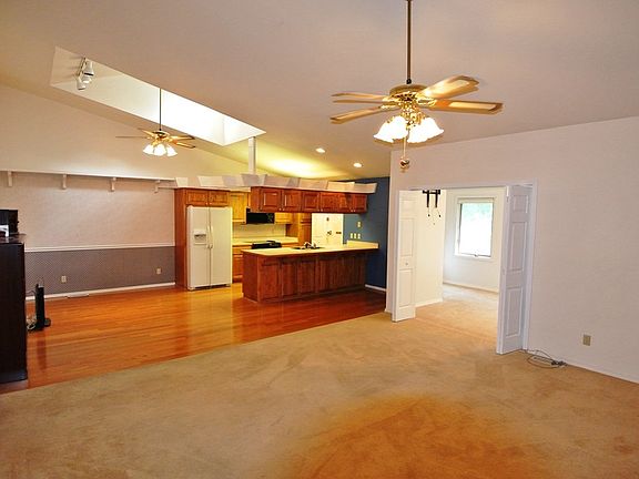 2nd image of 19 Shadowbrook Dr