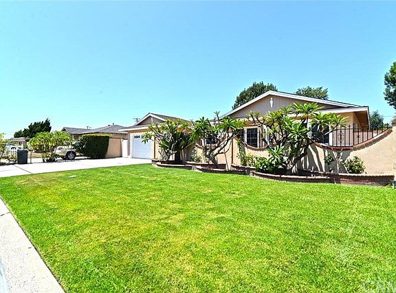 2nd image of 8941 Acacia Ave