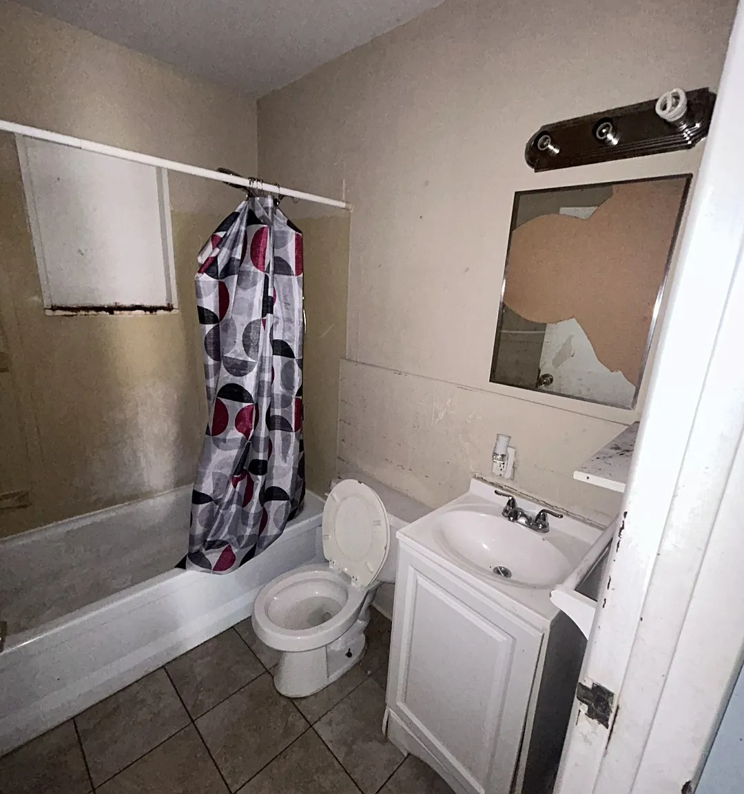 3 bed, 888 sqft, $975 — Photo 4