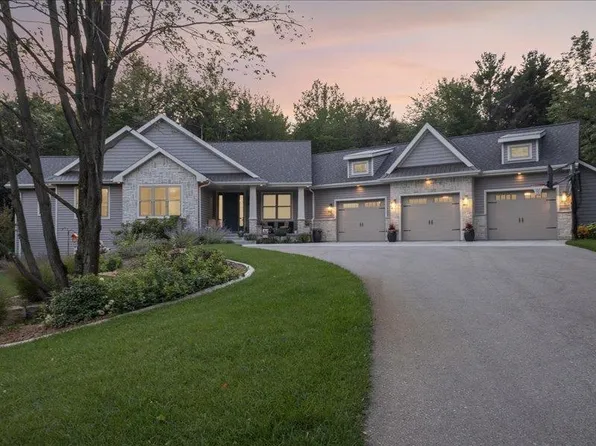 W950 Edwards Ave, Marinette, WI 54143