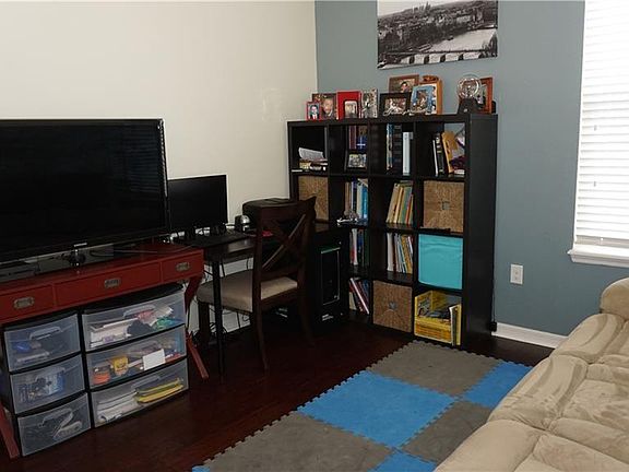 4th image of 1509 Caterpillar St
