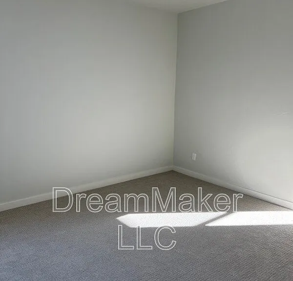 1008 Varenna Ln — Photo 7