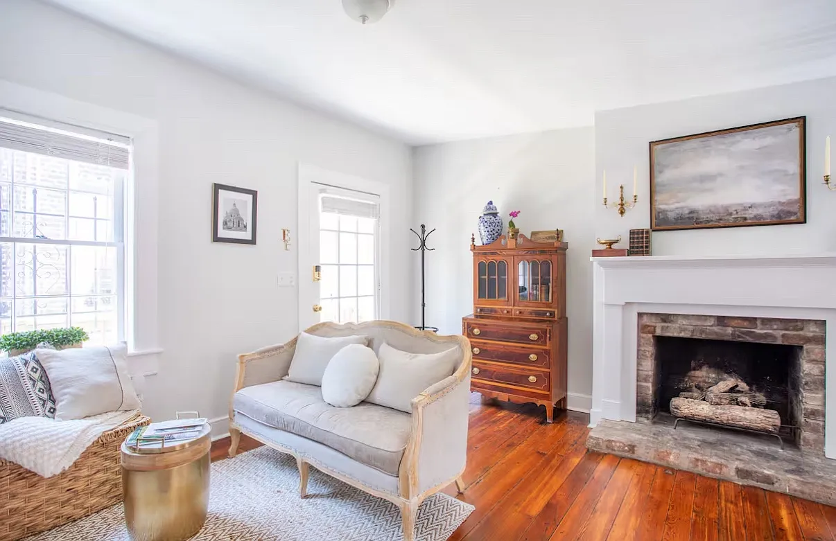 122 W Jones St — Photo 2