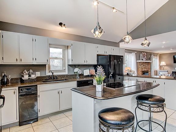 4th image of 3418 Woodview Pl
