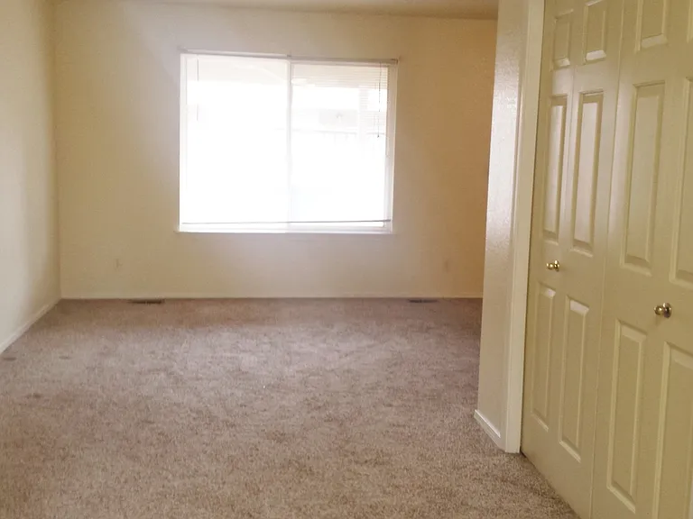 310 S Ivy St — Photo 5