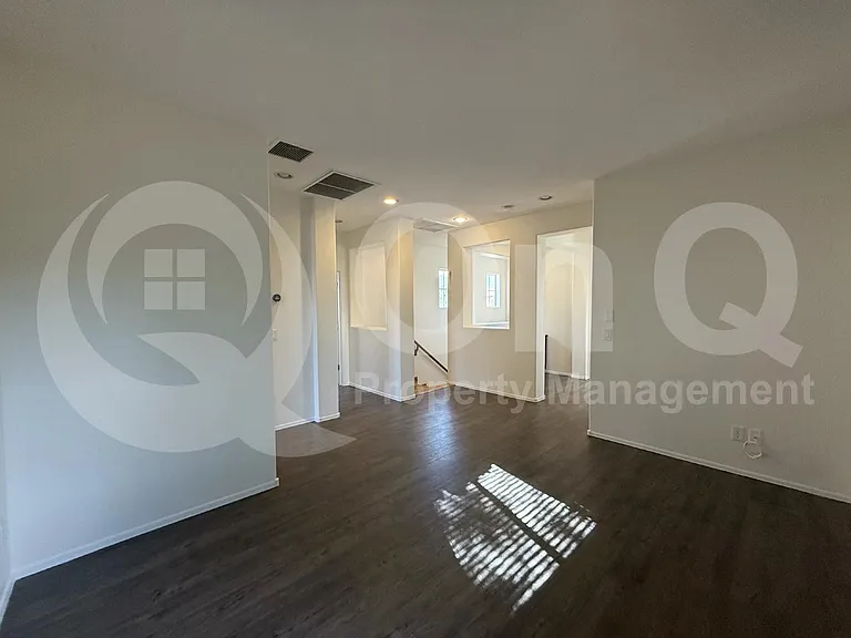 1104 E Gail Dr — Photo 7