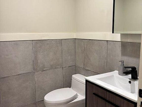 5th image of 181 Troutman St APT 1F