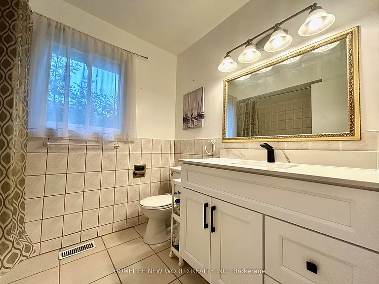 27 Hayward Cres #UPPER — Photo 15