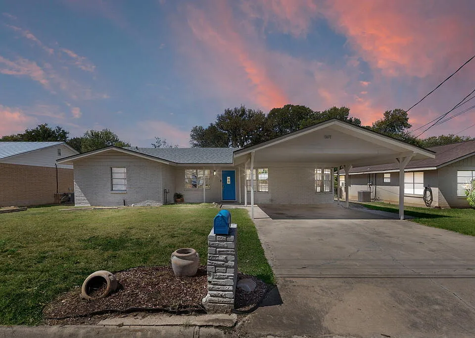 1107 Donna Kay Dr