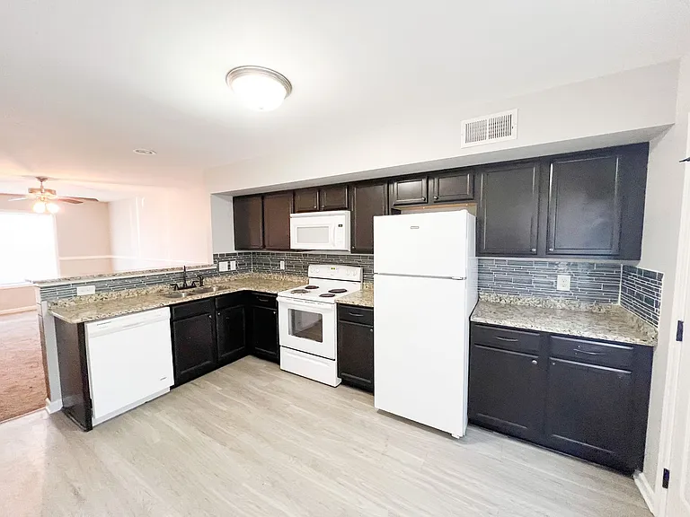 2279 McCormick Ln #B — Photo 5