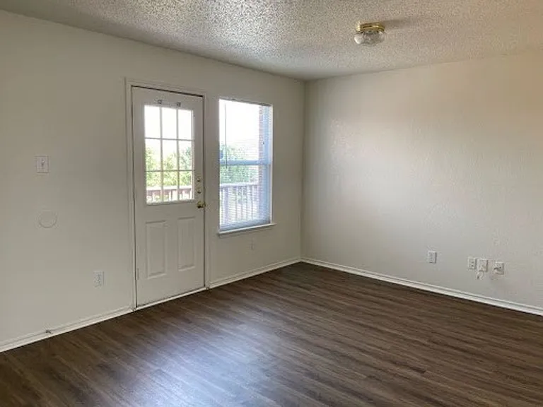 1101 Mustang Ridge Dr — Photo 16