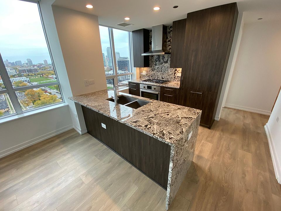 1st image of 501 W Huron St #708