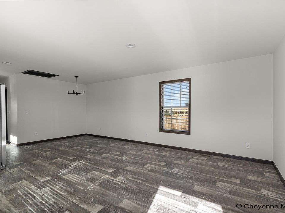 1st image of 134 N Prairie Ave