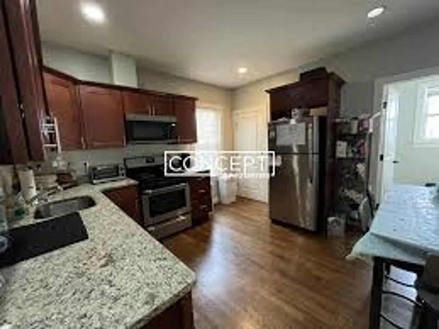 No Brokers Fes, Steps from Orange Line Stop, Eat-in Kitchen, Central Heat/AC, Laundry on a Site — Photo 1