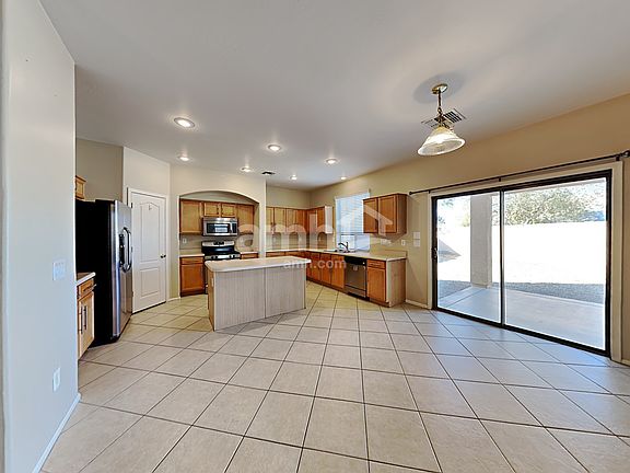 5th image of 3024 S 161st Dr