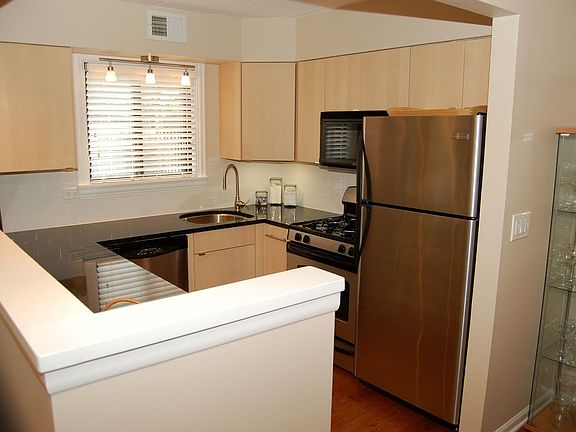 4th image of 412 Melrose Ave APT 103