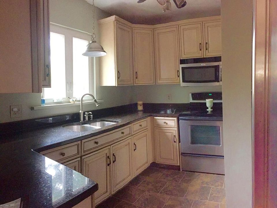 393 N Pioneer Ave, Dallas, PA 18612 Zillow