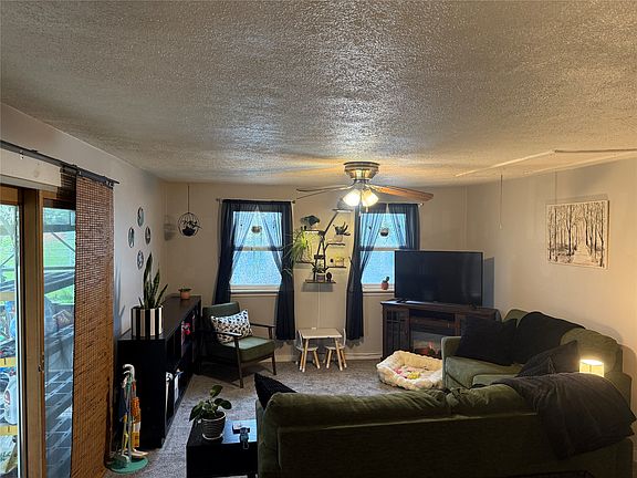2nd image of 430 Chautauqua Blvd