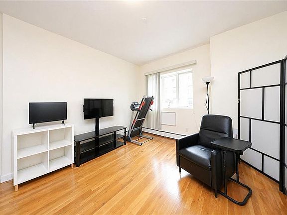 5th image of 15 Bay 29 St #3C