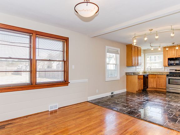 4th image of 129 Lynn Dr
